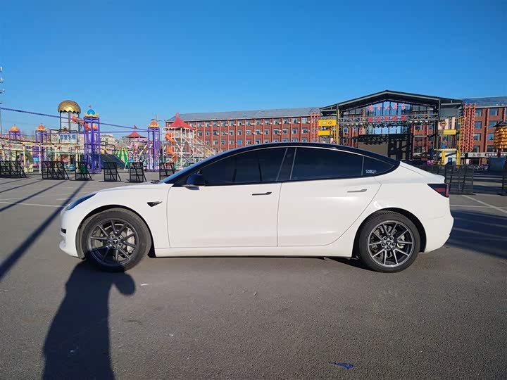 Фото 5 - Tesla Model 3