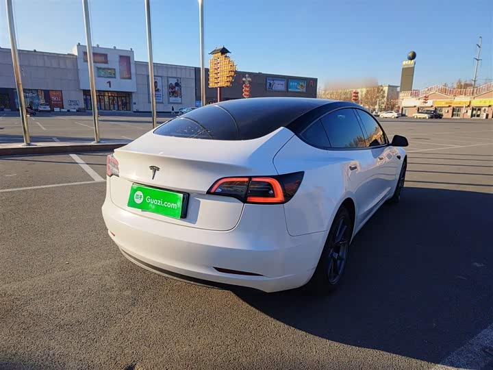 Фото 7 - Tesla Model 3