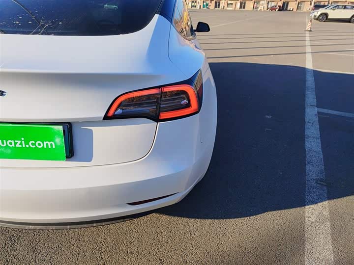 Фото 8 - Tesla Model 3