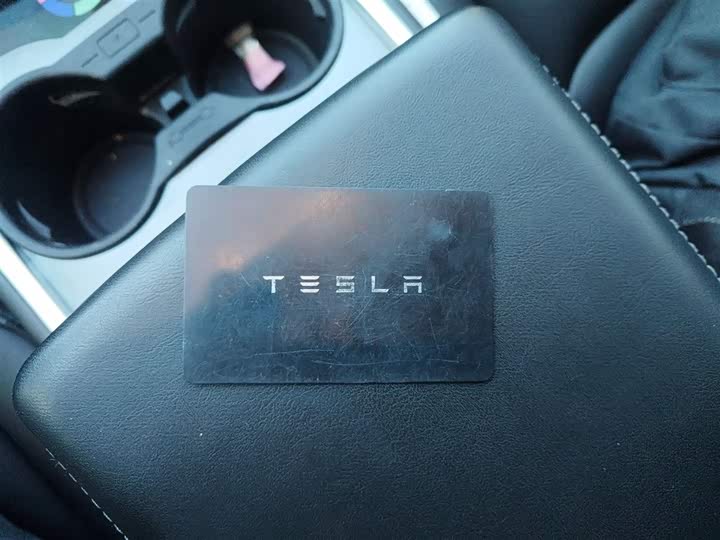 Фото 9 - Tesla Model 3