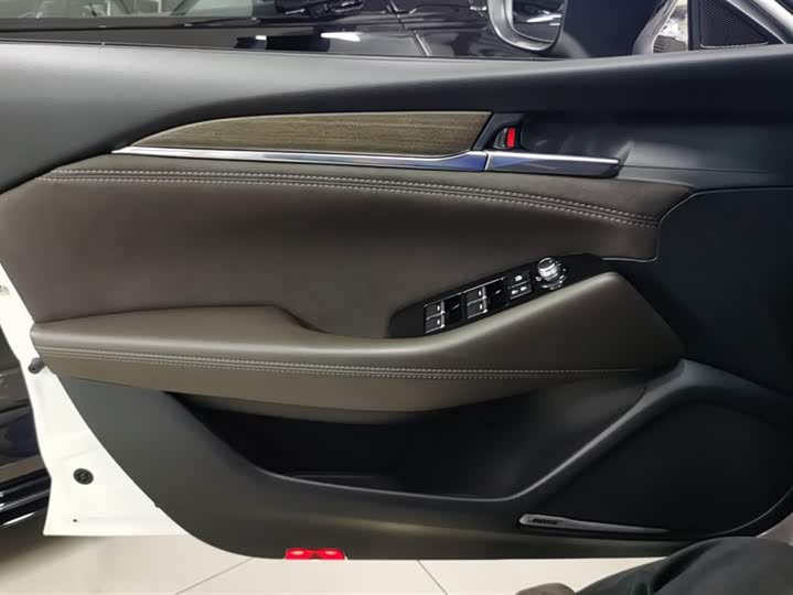 Фото 7 - Mazda Atenza