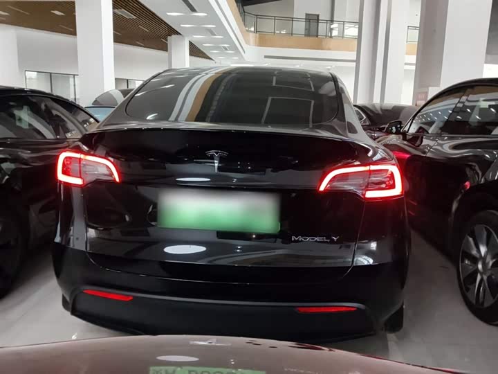 Фото 6 - Tesla Model Y