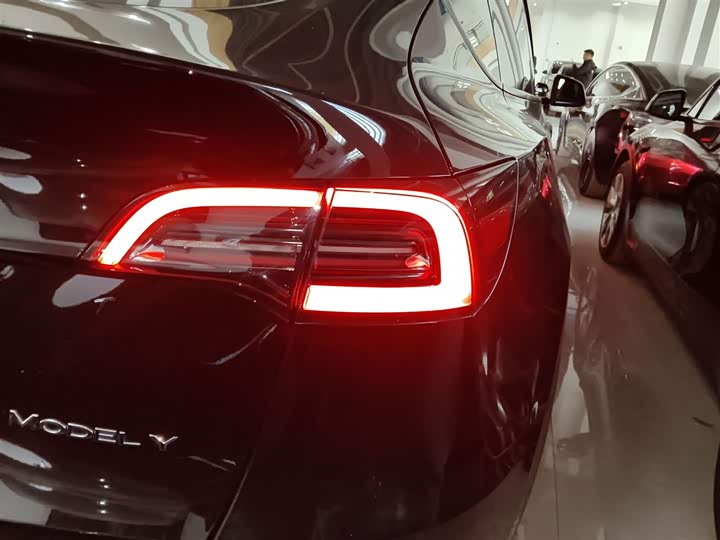 Фото 8 - Tesla Model Y