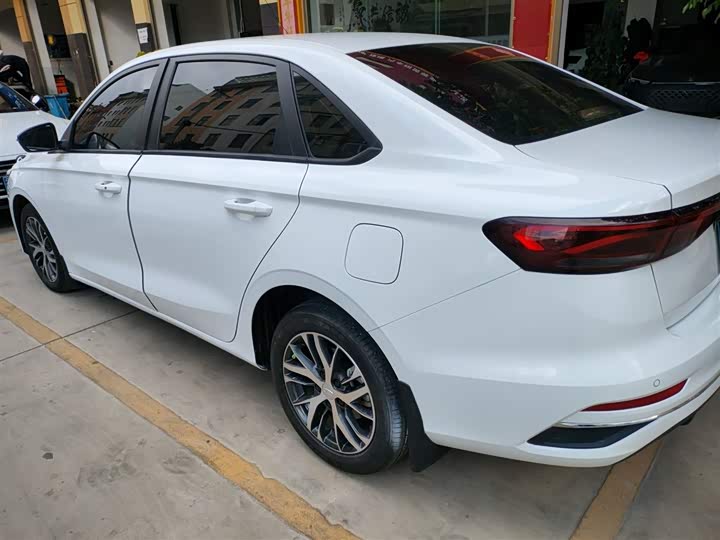 Фото 5 - Geely Emgrand