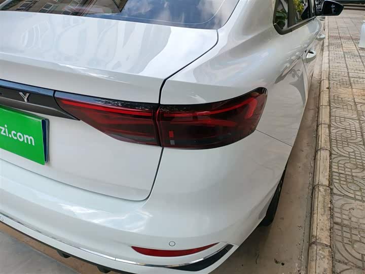 Фото 8 - Geely Emgrand