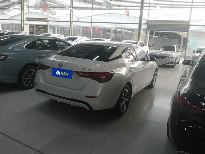 Фото 3 - Nissan Sylphy