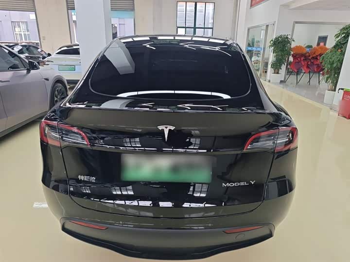 Фото 6 - Tesla Model Y