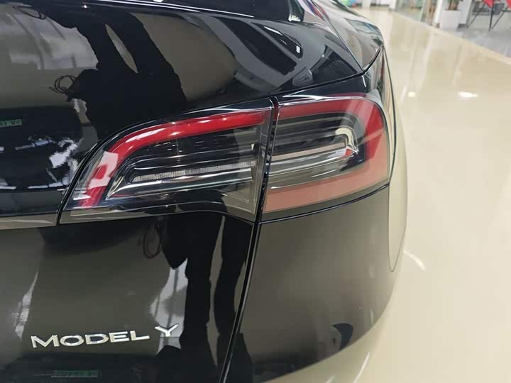 Фото 8 - Tesla Model Y