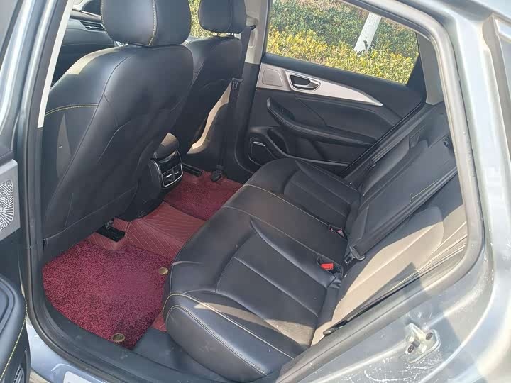 Фото 7 - Roewe i6 Max