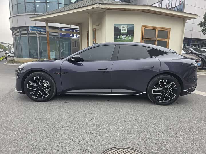 Фото 3 - Avatr 06