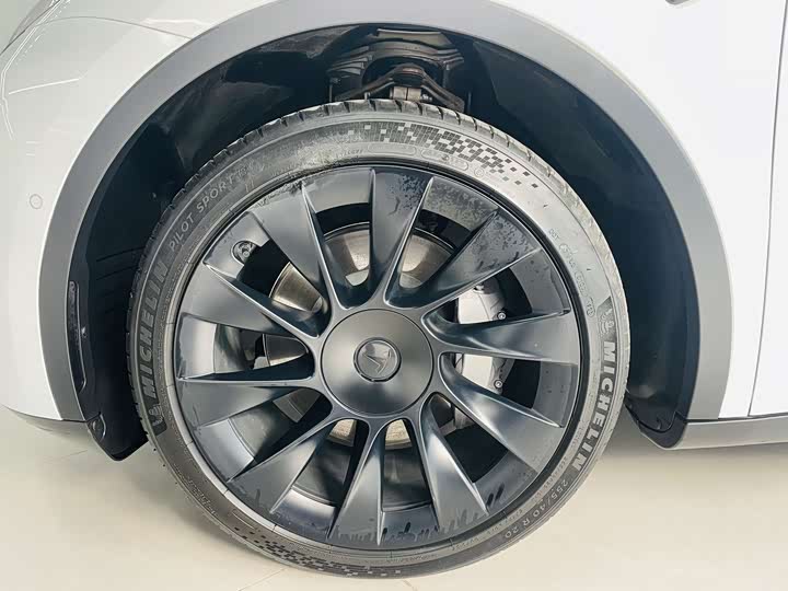 Фото 3 - Tesla Model Y