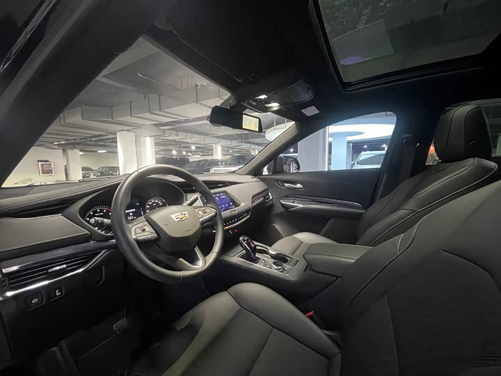 Фото 9 - Cadillac XT4