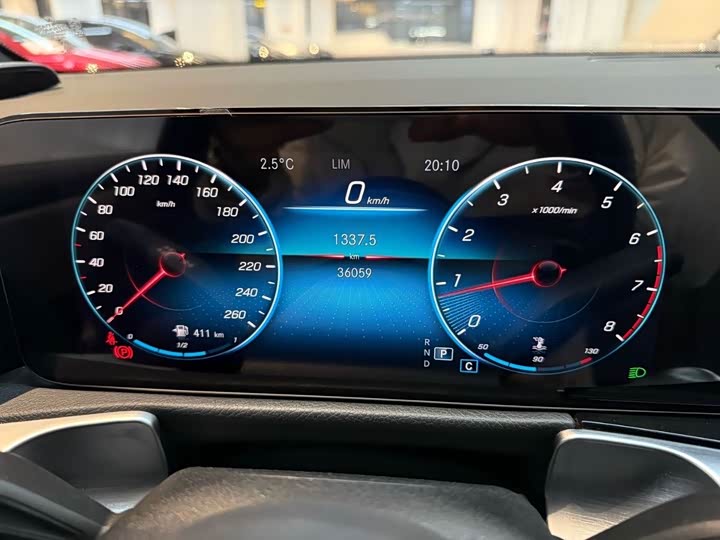 Фото 9 - Mercedes-Benz GLB-Class