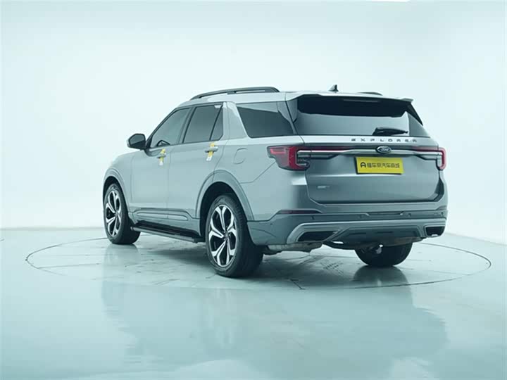 Фото 6 - Ford Explorer