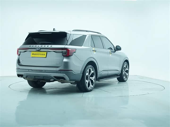 Фото 8 - Ford Explorer