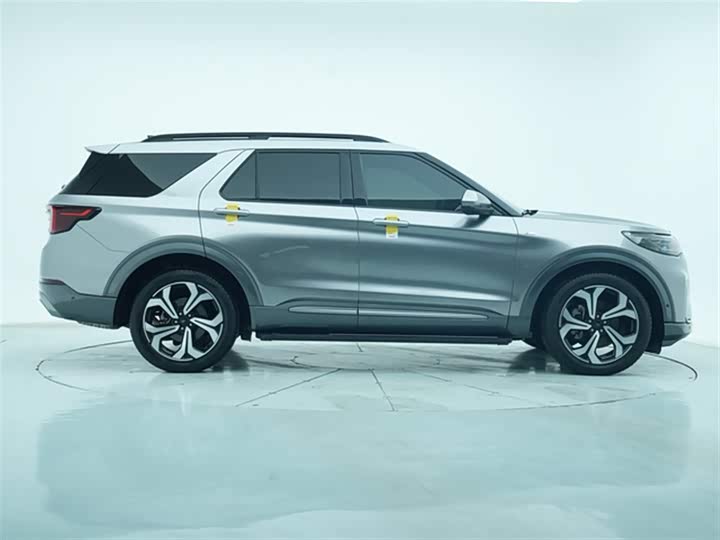 Фото 9 - Ford Explorer