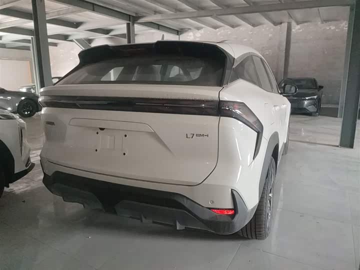 Фото 7 - Geely Galaxy L7