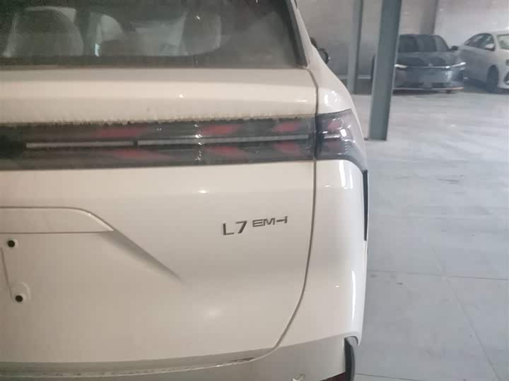 Фото 8 - Geely Galaxy L7