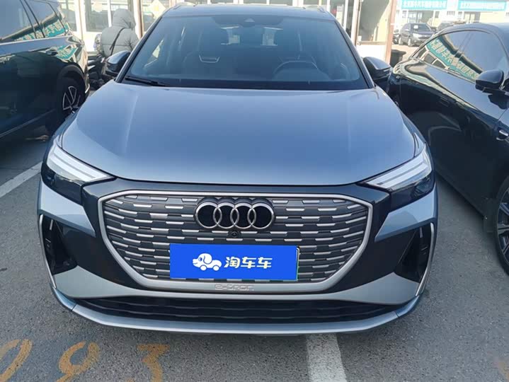 Фото 2 - Audi Q4 e-tron