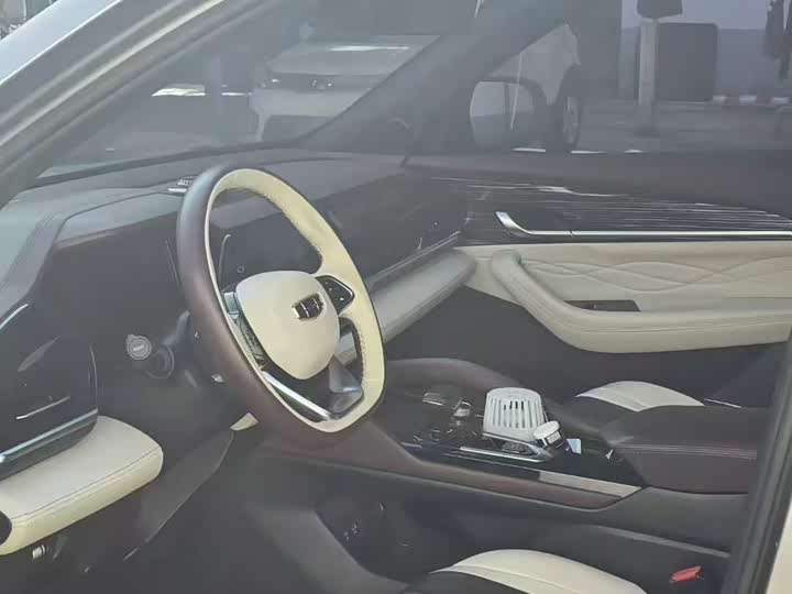 Фото 4 - Geely Monjaro