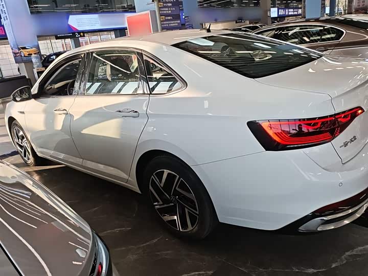 Фото 5 - Volkswagen Sagitar L