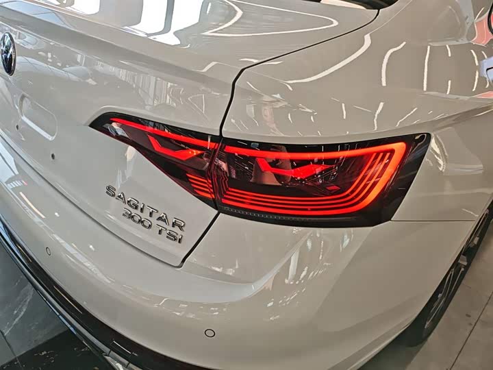 Фото 8 - Volkswagen Sagitar L