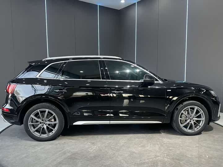 Фото 5 - Audi Q5L