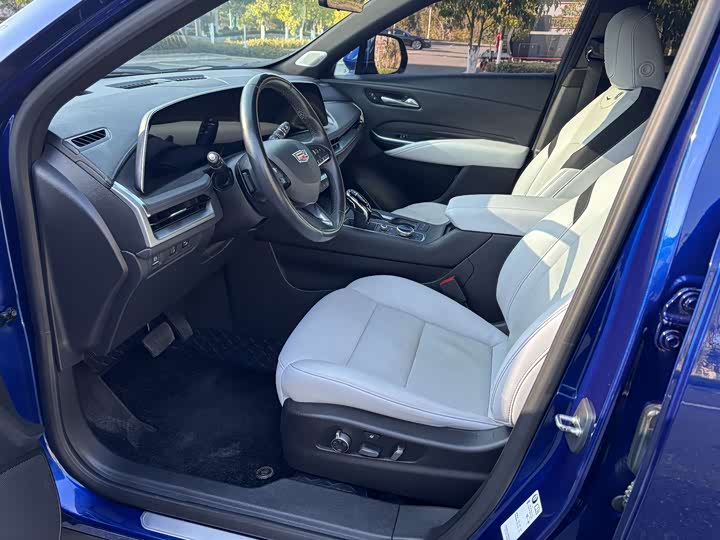 Фото 7 - Cadillac XT4