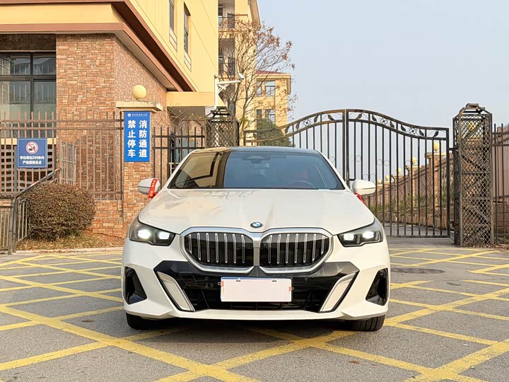 Фото 2 - BMW 5 Series