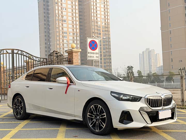 Фото 3 - BMW 5 Series