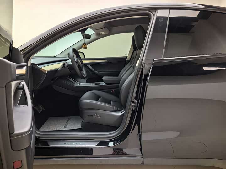 Фото 6 - Tesla Model Y