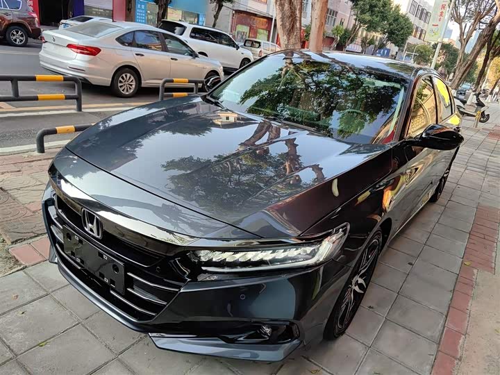 Фото 1 - Honda Accord