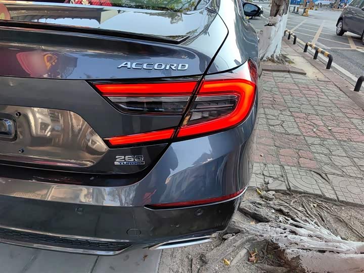 Фото 8 - Honda Accord