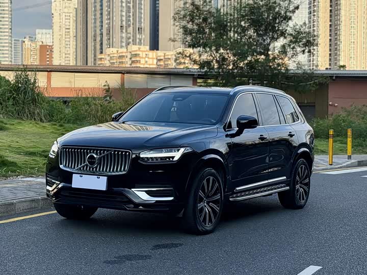 Фото 1 - Volvo XC90