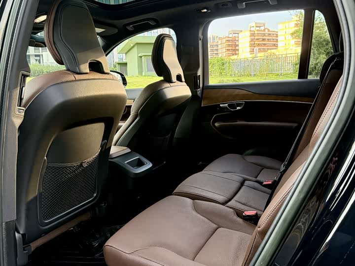 Фото 8 - Volvo XC90