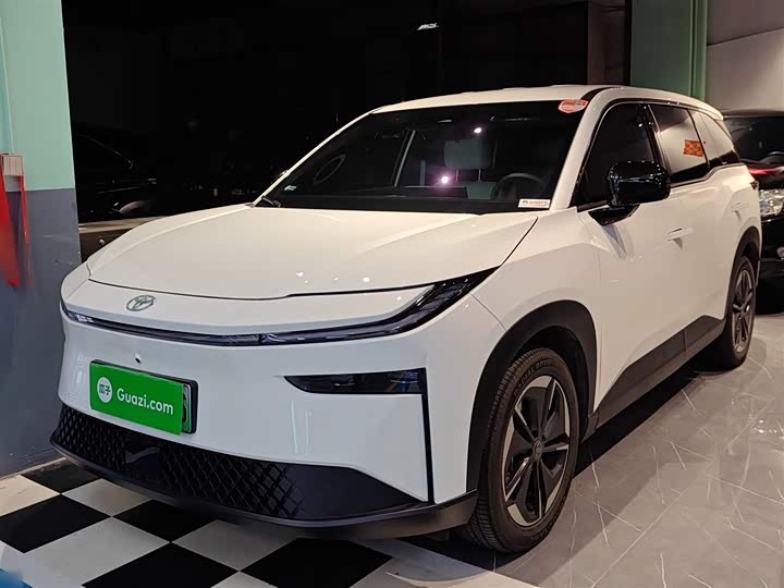 Фото 1 - Toyota bZ3X