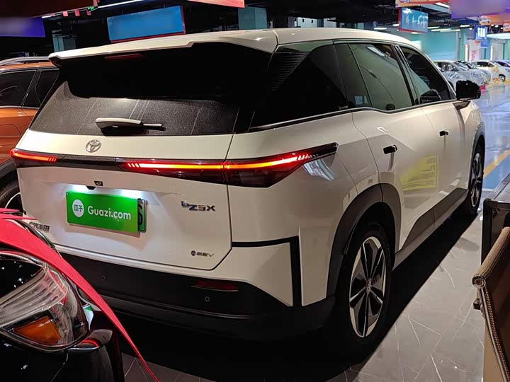 Фото 7 - Toyota bZ3X