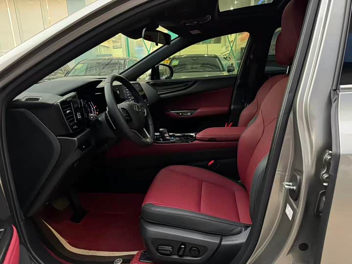 Фото 4 - Lexus NX