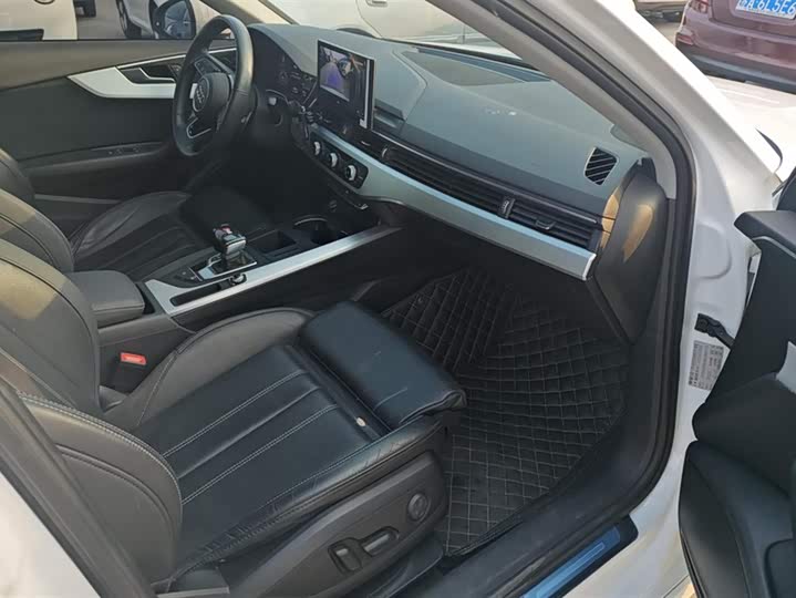 Фото 8 - Audi A4L