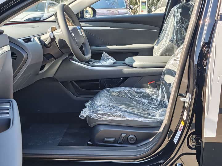 Фото 5 - XPeng Mona M03