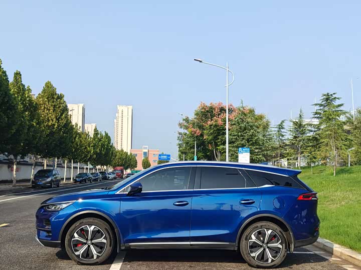 Фото 3 - BYD Tang Hybrid/EV