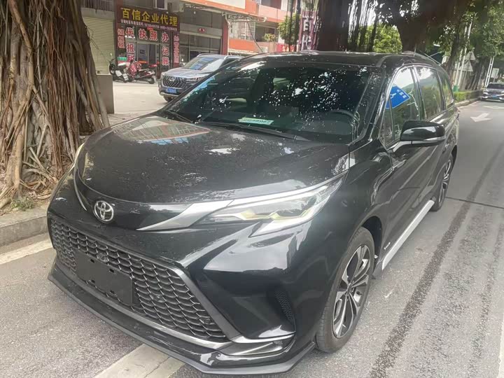 Фото 1 - Toyota Granvia