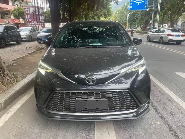 Фото 2 - Toyota Granvia