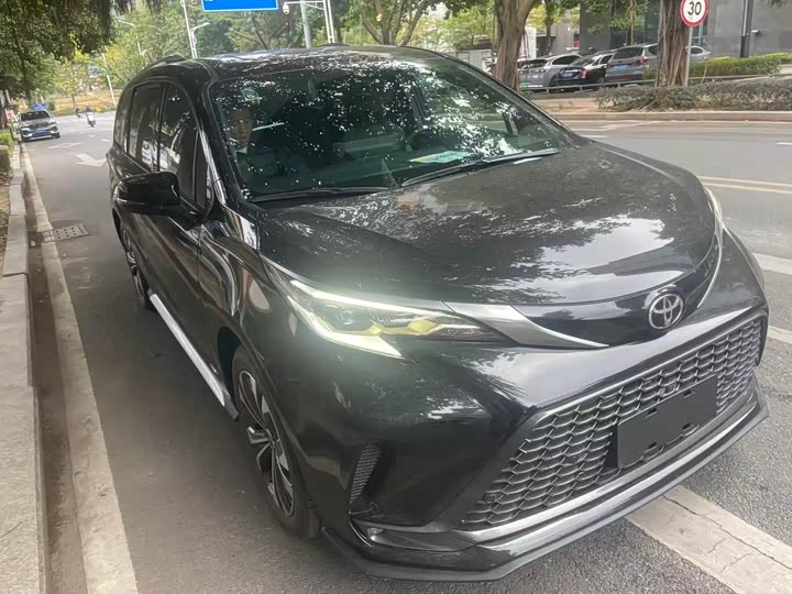 Фото 3 - Toyota Granvia