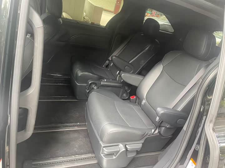 Фото 6 - Toyota Granvia