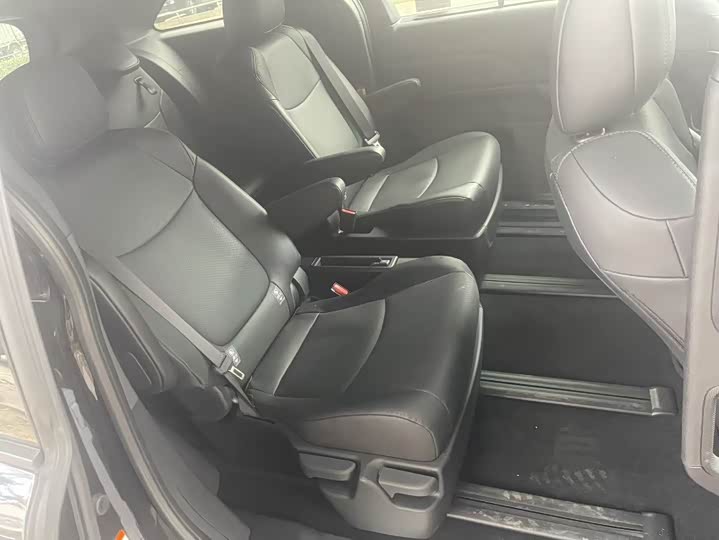 Фото 7 - Toyota Granvia