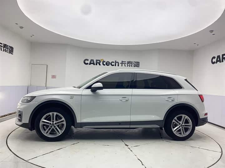 Фото 8 - Audi Q5L