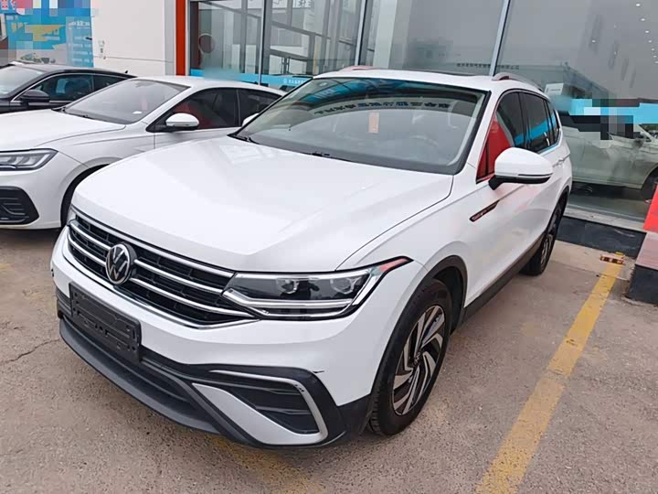 Фото 2 - Volkswagen Tiguan L Pro