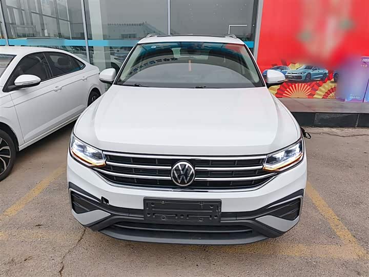 Фото 3 - Volkswagen Tiguan L Pro