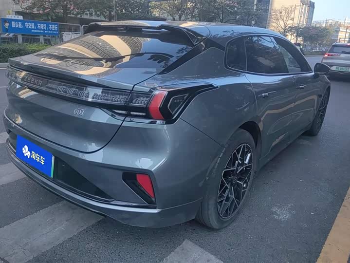 Фото 3 - Zeekr 001